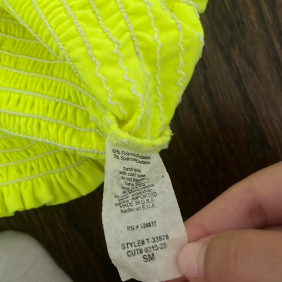 Strapless neon crop top - Picture 3 of 4